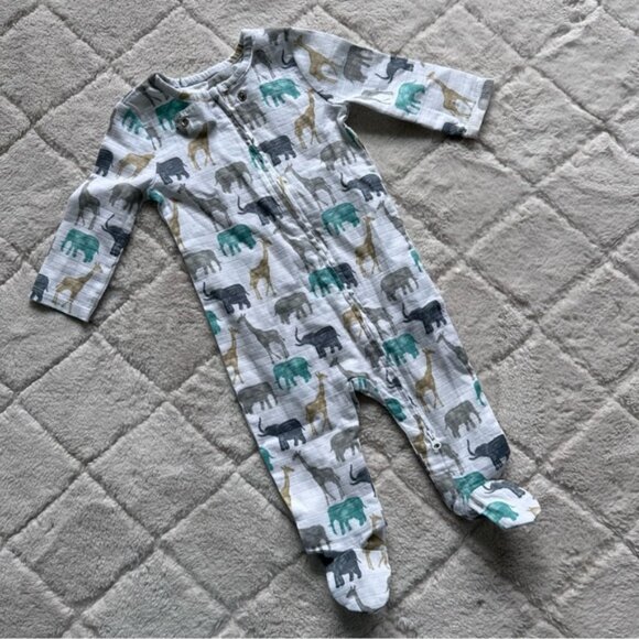 Aden and Anais | Elephants Muslin Footie Pajamas | Size 3-6m - Picture 2 of 8